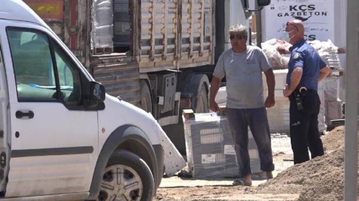 250 kiloluk seramik yüklü paletin altında kalan kamyon şoförü öldü