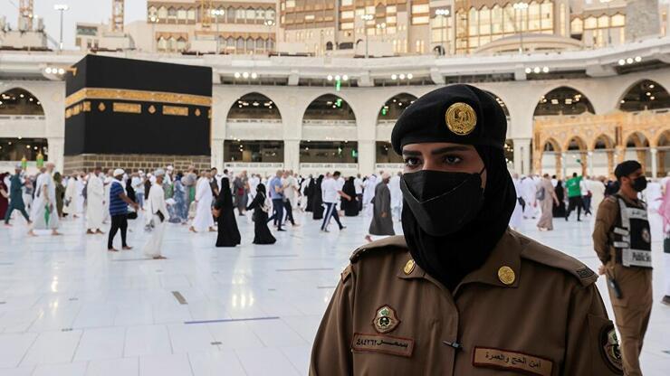 Suudi kadın güvenlik görevlileri ilk kez Hac sırasında nöbette