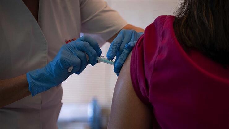 Birinci doz aşıda yüzde 65'i geçen İstanbul'un aşı tablosunda rengi sarıya döndü
