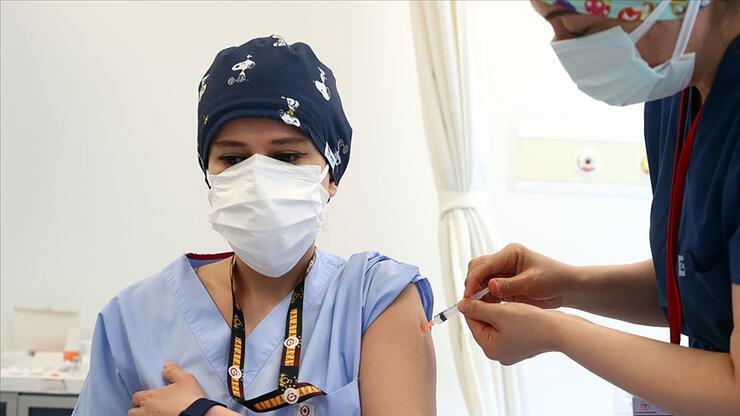 Bakan Koca: Dün 1 milyon 410 bin doz aşı uygulandı