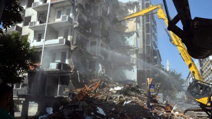 1999 depreminde 'orta hasar' gören 50 bina sahipleri ikna edilemedi  