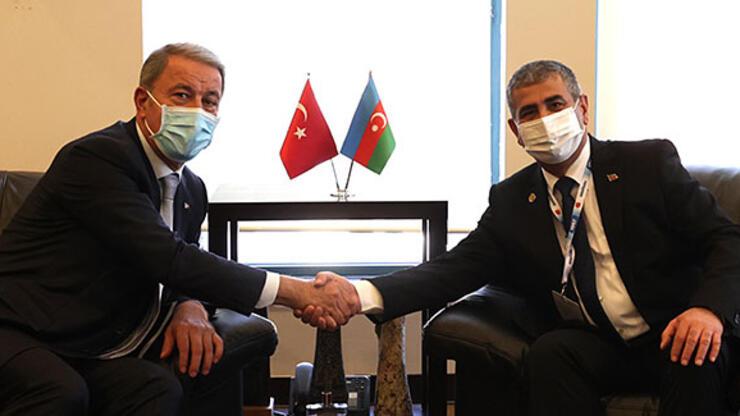 Bakan Akar, Azerbaycan Savunma Bakanı Hasanov ile görüştü