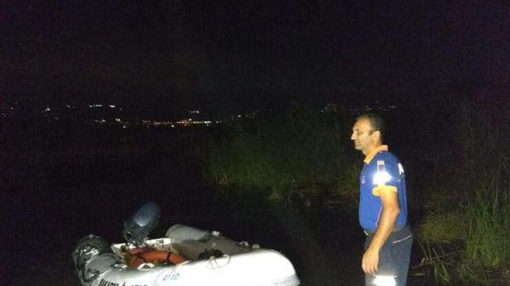 Tekneyle açıldıkları gölde suya atlayan Cihan kayboldu