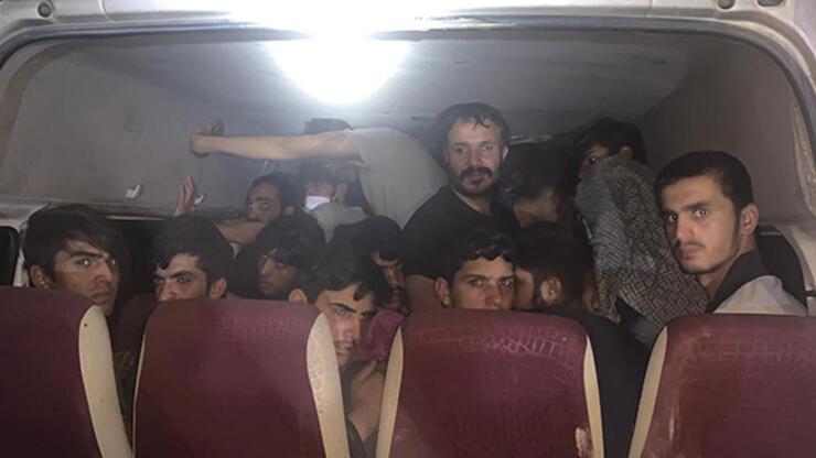 Van'da bir minibüste 42 düzensiz göçmen yakalandı