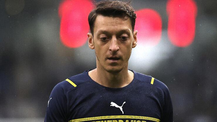 Son dakika... Fenerbahçe'de Mesut Özil şoku!