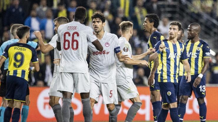 Fenerbahçe yenildi, futbolcular ıslıklandı