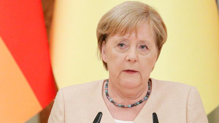 Merkel: "Türkiye, yasa dışı göçle mücadelede merkezi rol oynuyor"