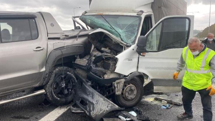 Beykoz'da kaza; cip ve kamyonet sürücüsü yaralandı