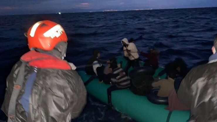 İzmir'de 61 kaçak göçmen kurtarıldı 