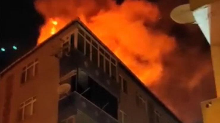 Bağcılar'da 5 katlı binada yangın 