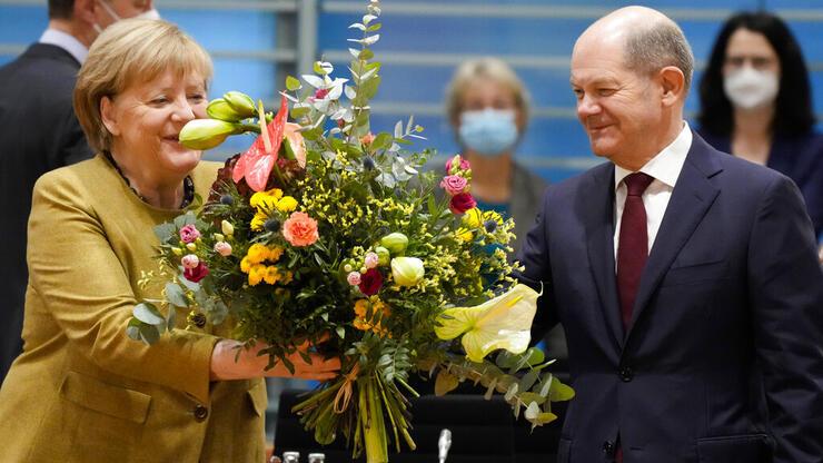 Almanya'da bir dönem sona eriyor: Merkel, bugün onuruna düzenlenecek askeri törenle uğurlanacak