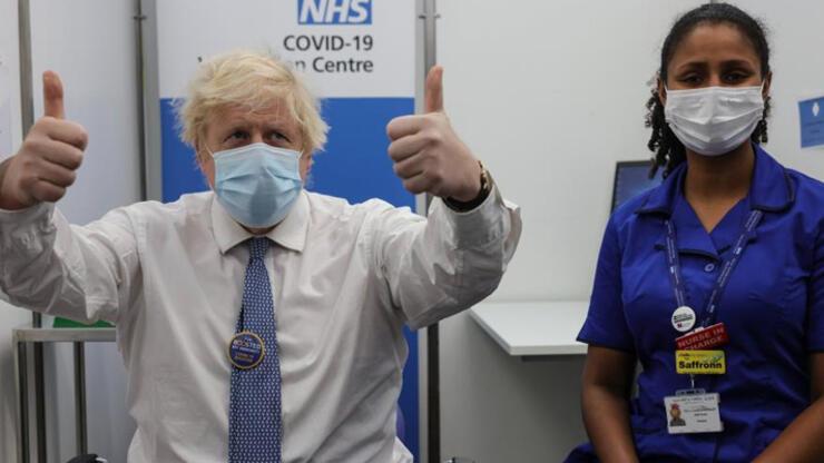 İngiltere Başbakanı Johnson 3'üncü doz aşısını oldu