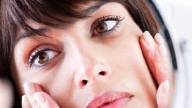 Göz çevresi kırışıklıkları neden olur?