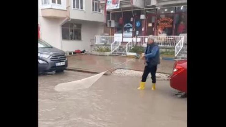 Edirne'de su dolu caddeye ağ attılar