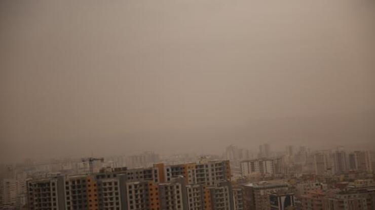 Mardin'de toz bulutu: Göz gözü görmedi