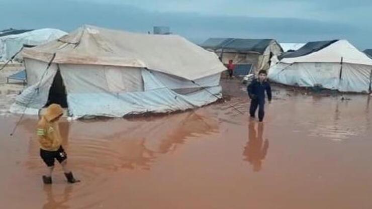İdlib'deki kampları su bastı