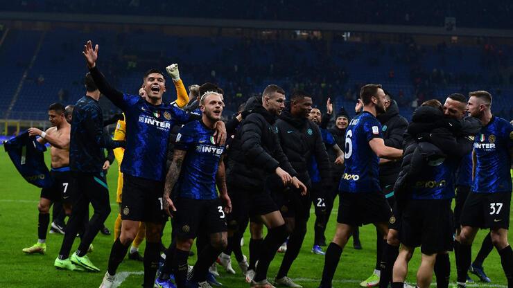 Hakan Çalhanoğlu Inter'de ilk kupasını kazandı