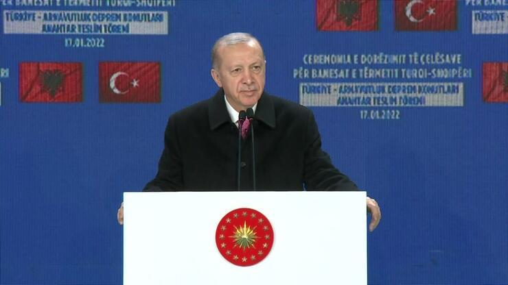 Cumhurbaşkanı Erdoğan Arnavutlu'ta: Deprem konutlarının teslim töreninde konuşuyor