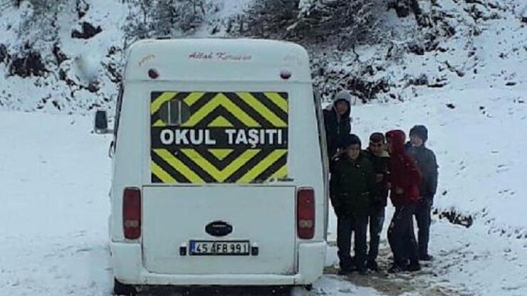 Kar nedeniyle yolda mahsur kalan öğrenciler kurtarıldı