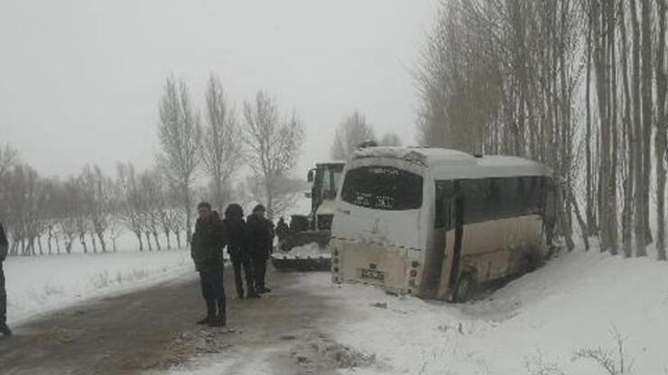 Okul servisi kar nedeniyle yoldan çıktı: 1 yaralı