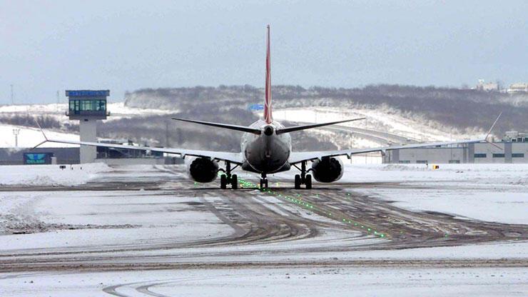 Son dakika... İstanbul Havalimanı'nda 13.00'e kadar uçuşlar durduruldu