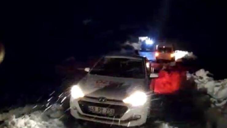 Muş'ta 8 araçta mahsur kalan 50 kişi ekiplerce kurtarıldı