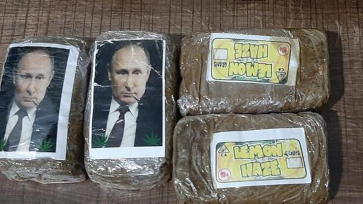 Kıyıya vuran paketten çıktı! Her birinin üstünde Putin'in fotoğrafı var