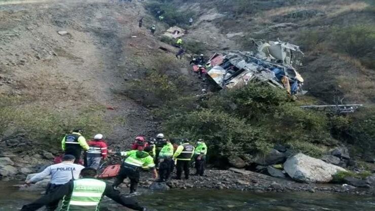 Peru’da yolcu otobüsü vadiye yuvarlandı: 22 ölü