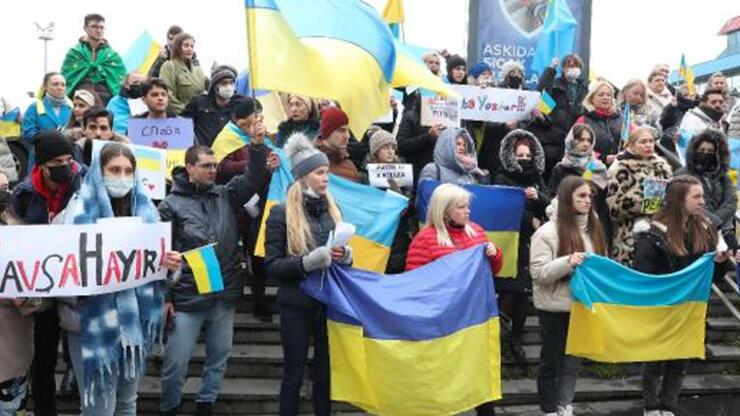 Rusya'yı protesto eden Ukraynalılar: Çocuklarınızı topraklarımızdan alın