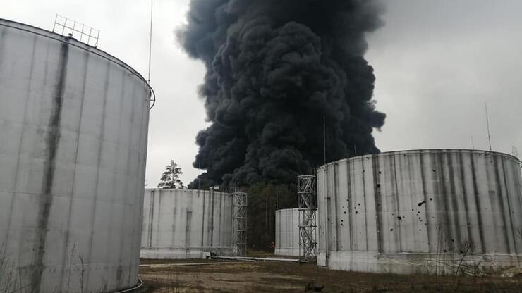 Rusya, Çernihiv'de petrol rafinerisini vurdu
