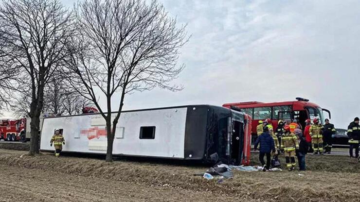 Ukraynalı mültecileri taşıyan otobüs Litvanya’da devrildi: 12 yaralı