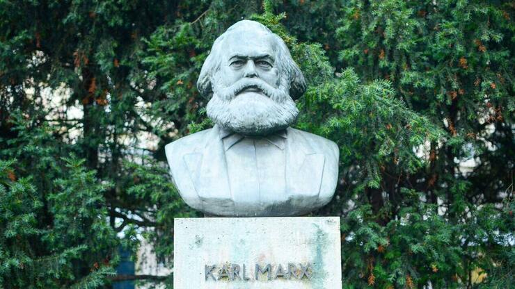 Üniversitede adı kaldırılınca tepki yağdı: "Karl Marx'ın suçu ne?"