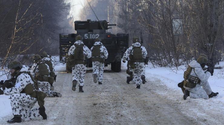 Rus askerleri Çernobil'den çekiliyor