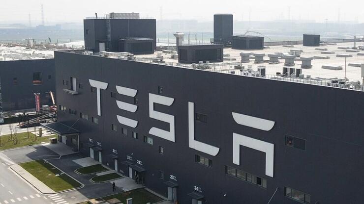 Tesla fabrikasında karantina devam ediyor