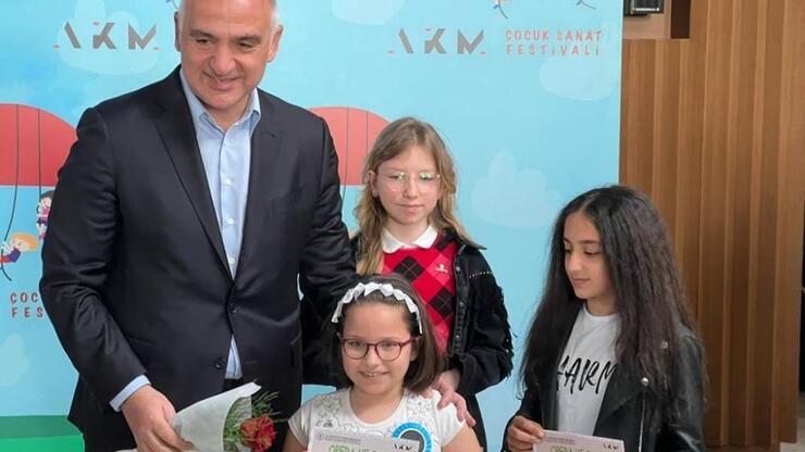 Kültür ve Turizm Bakanı Ersoy, resim yarışması ödül törenine katıldı