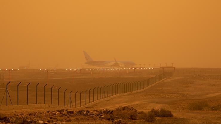 Irak'ta kum fırtınası nedeniyle Bağdat’ta uçuşlar askıya alındı