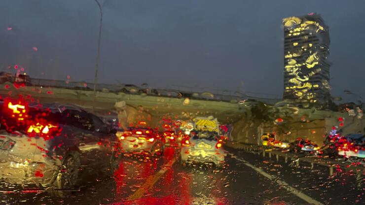 AKOM'dan İstanbul için uyarı: 12.00'den 22.00'ye kadar sağanak yağış bekleniyor...