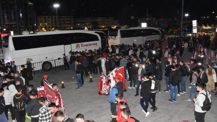 Sivassporlu taraftarlar, kupa maçı için 200 otobüsle yola çıktı