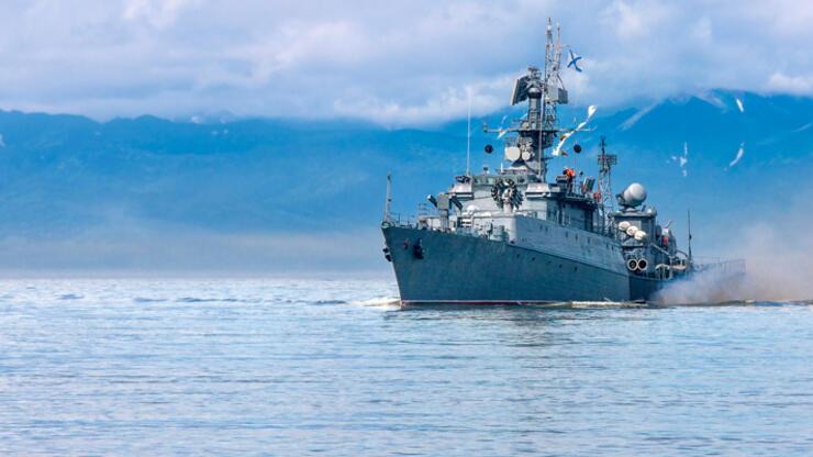 Baltık'ta kritik anlar: Rus savaş gemisinden ihlal!