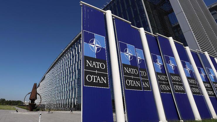 NATO Karargahı'nda kritik görüşme