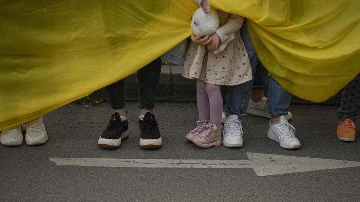 Ukrayna'da savaşın acı tablosu: 324 çocuk hayatını kaybetti