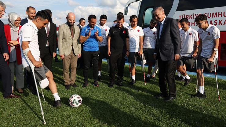 Cumhurbaşkanı Erdoğan, Ampute Futbol Takımı'nı ziyaret etti