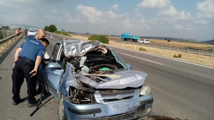 Feci kaza: Otomobil TIR'a çarptı, 2 ölü 2 yaralı 