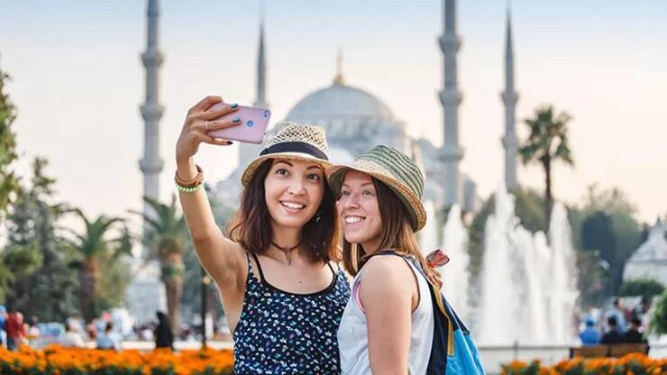 İstanbul turist sayısında 10 yıllık rekorunu tazeledi