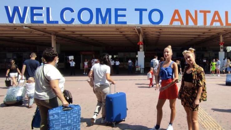 Antalya’da 8 milyon turist sayısı aşıldı