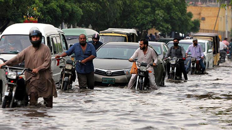 Pakistan'daki sel felaketinde can kaybı bin 208'e yükseldi