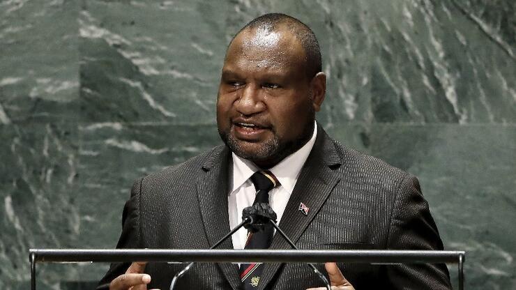Papua Yeni Gine Başbakanı gazetelere ilan verdi: "Aramayın, e-posta atın"