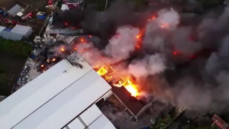 Son dakika haberi: Silivri'de elektronik ev eşyası imalatı üretimi yapan fabrikada yangın
