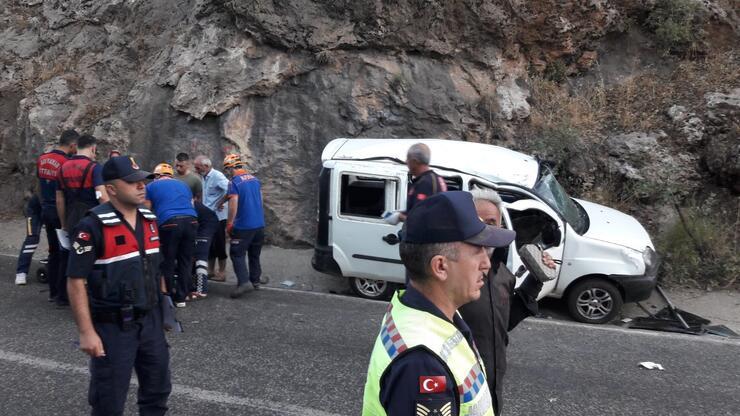 Adıyaman'da hafif ticari araç ile motosiklet çarpıştı: 7 yaralı