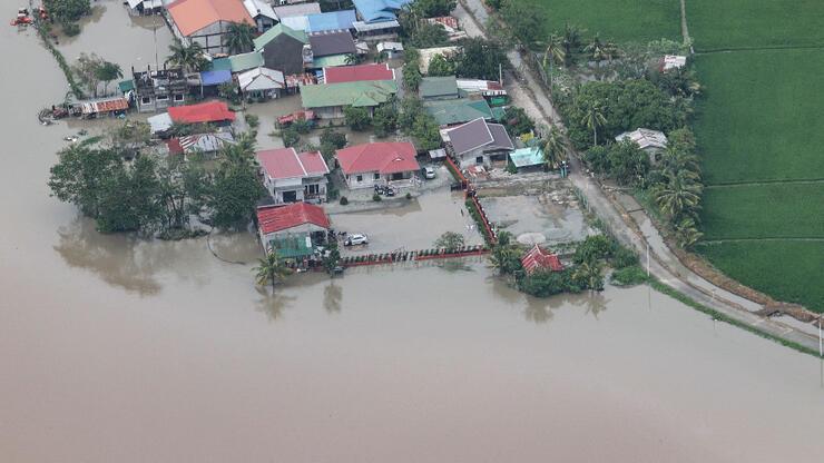 Filipinler'de tayfun alarmı: Kurtarma çalışmalarına katılan 5 görevli hayatını kaybetti